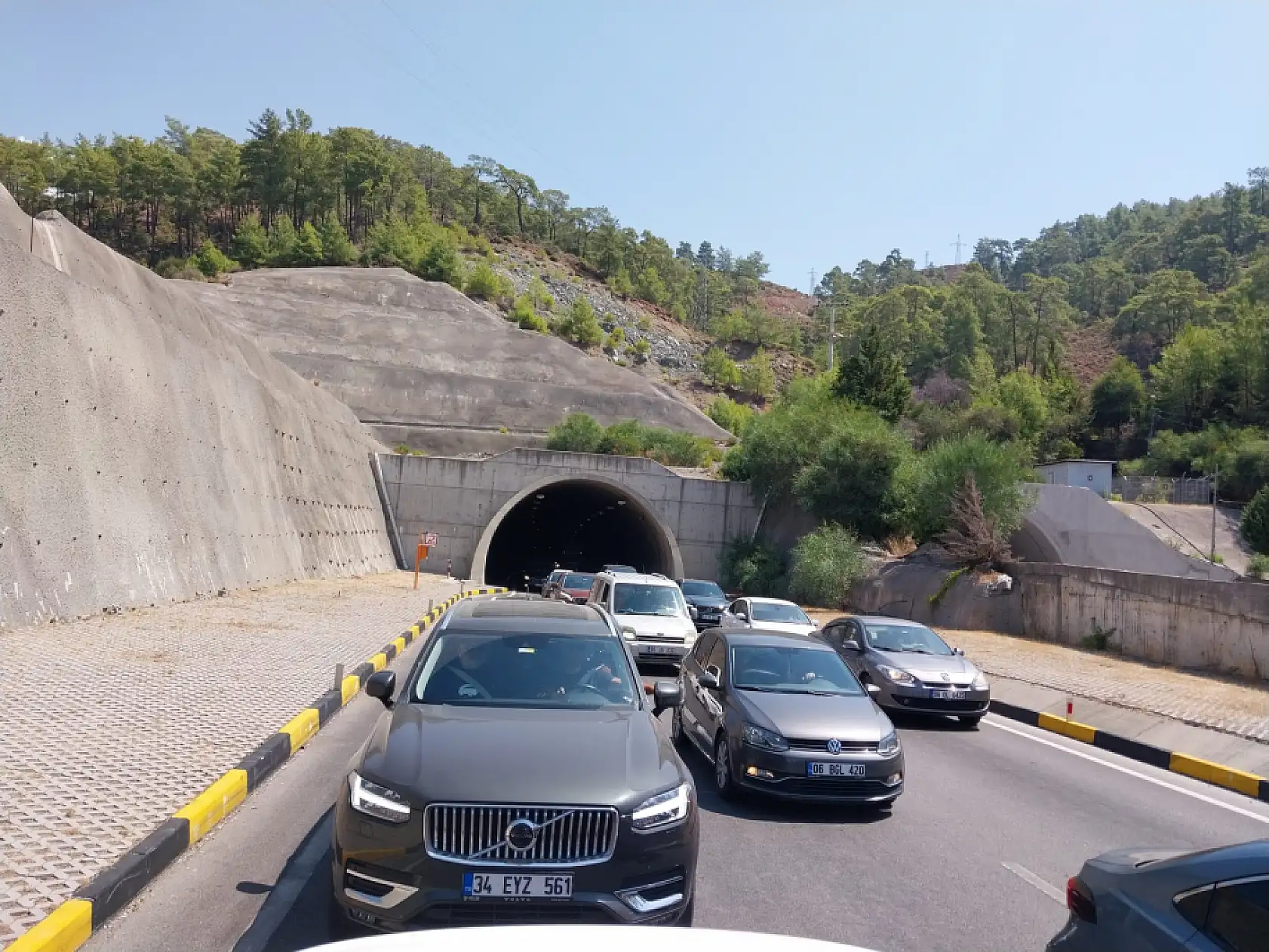 Göcek Tüneli'nde böyle bir yoğunluk görülmedi Araçlar ilerleyemiyor