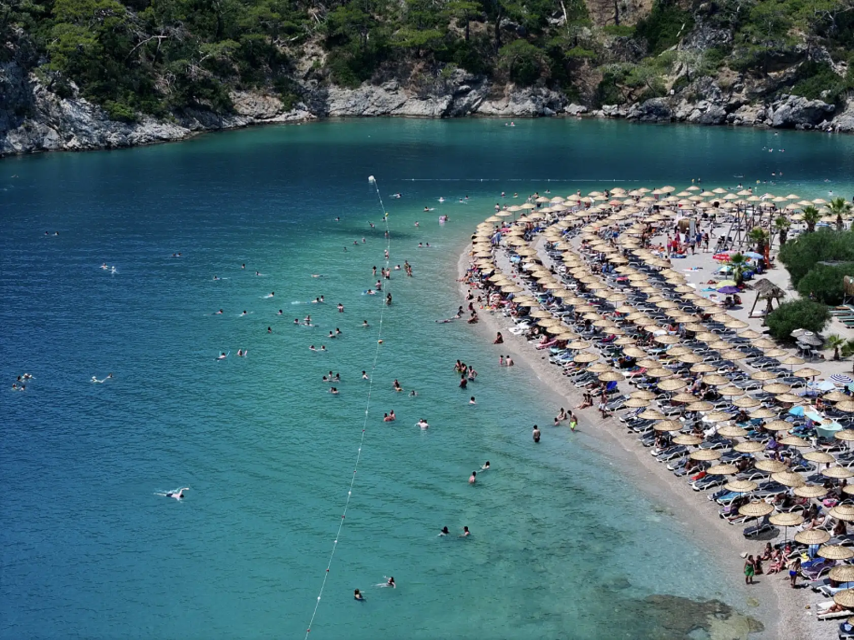 Ölüdeniz'de  bayramın son günü hareketlilik yaşanıyor