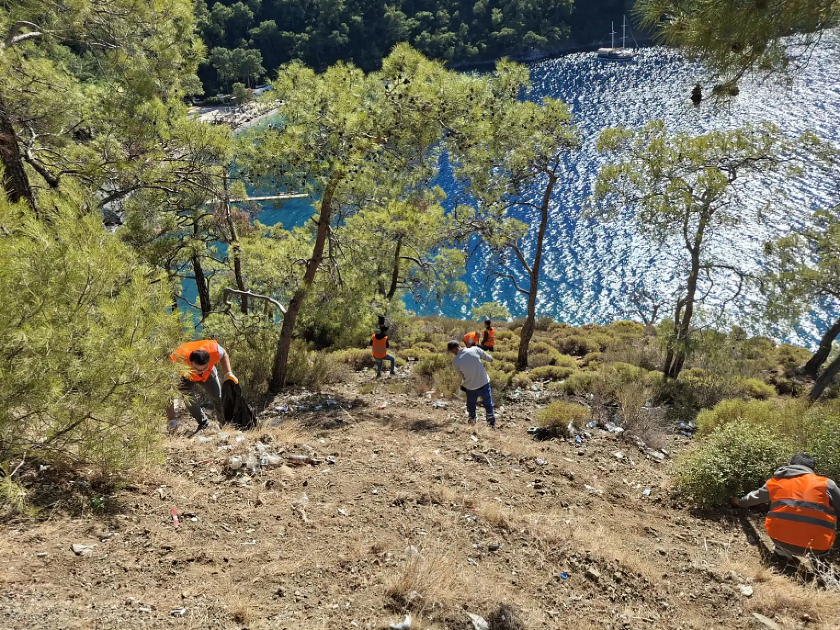 Fethiye Belediyesi ekiplerinden 'Yarımada' temizliği