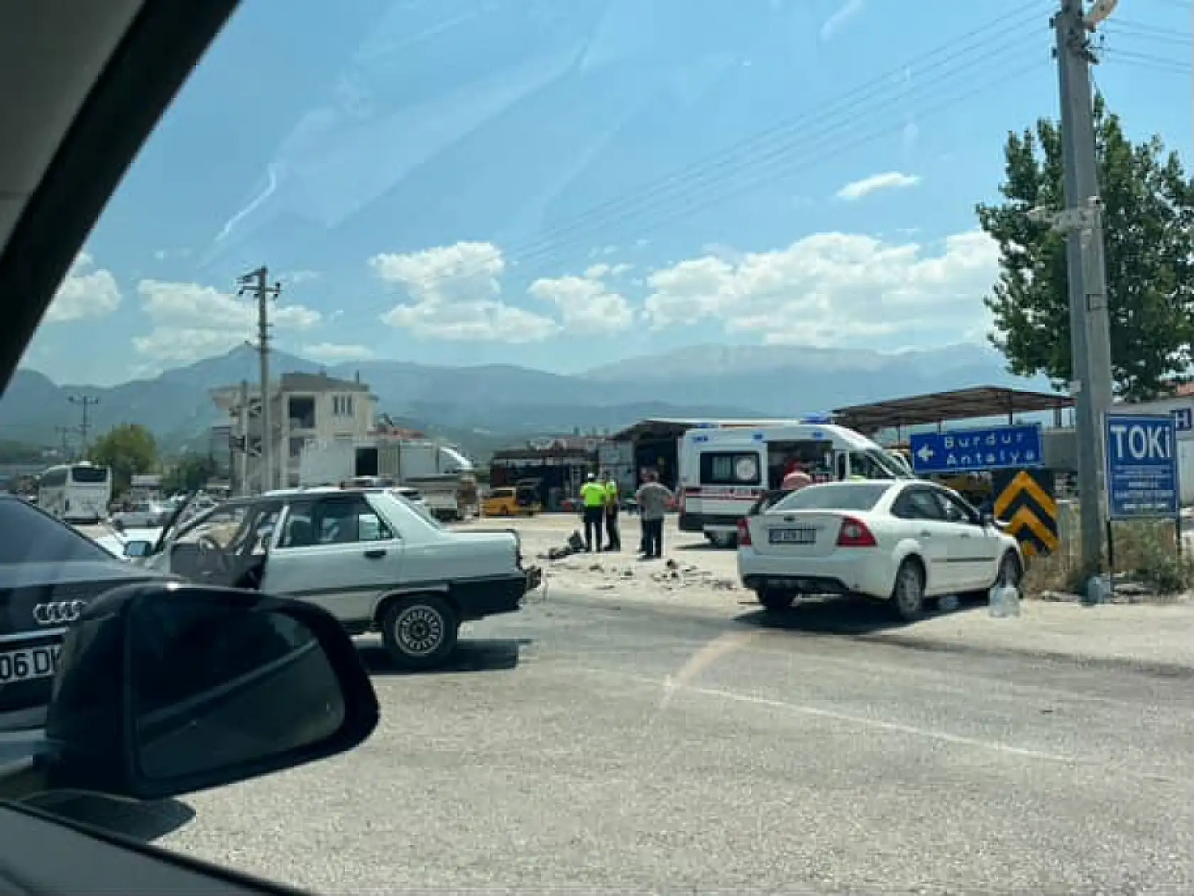 Seydikemer'de Feci Kaza! 2 Araç Çarpıştı, Yaralılar Var