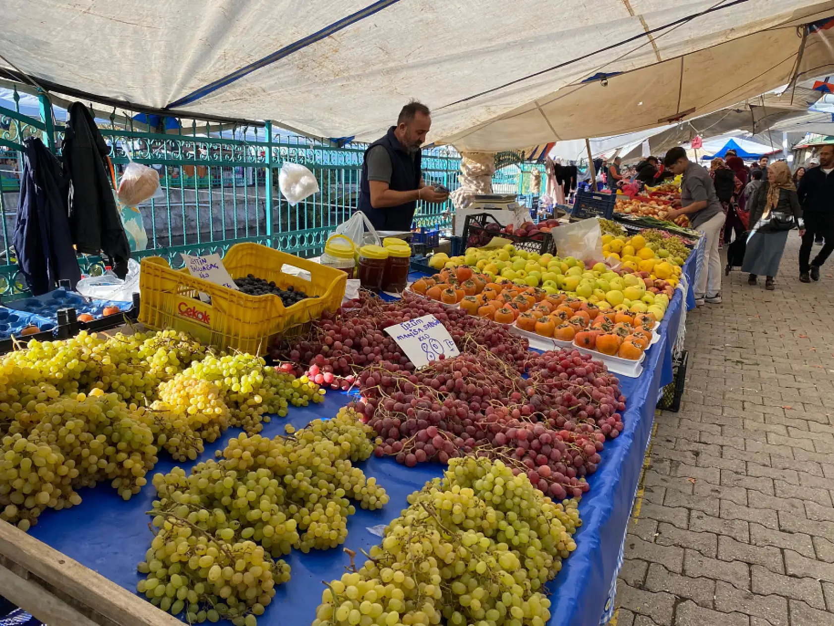 Fethiye'de Yazdan Kalma Hava, Salı Pazarını Canlandırdı