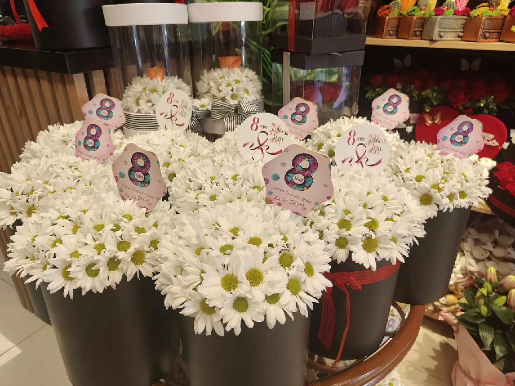 8 Mart öncesi çiçekçilerde büyük yoğunluk! Fethiye'de en çok hangi çiçek tercih ediliyor