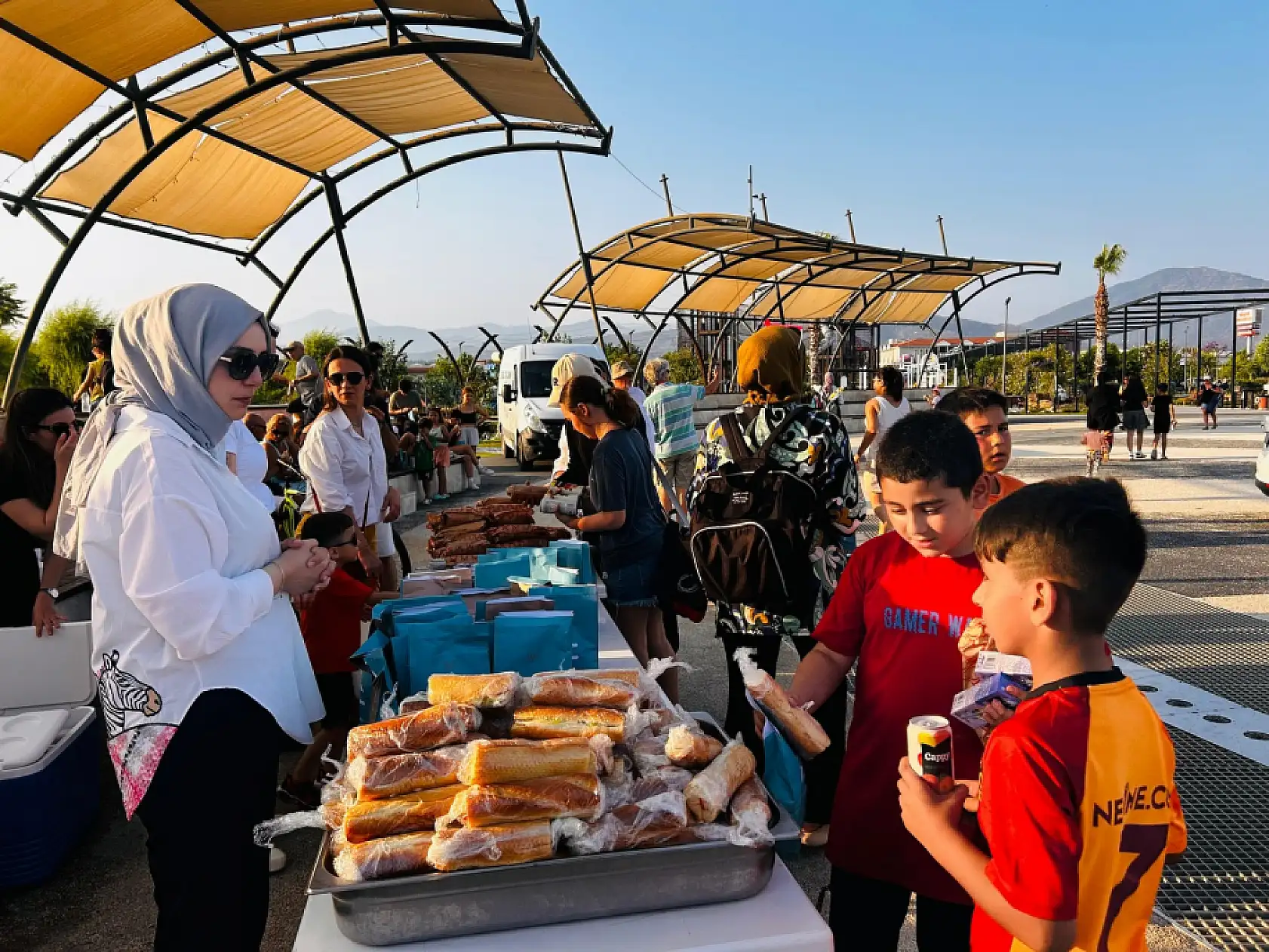 Fethiye'de Çevre Haftası Kapsamında Uçurtma Şenliği Düzenlendi