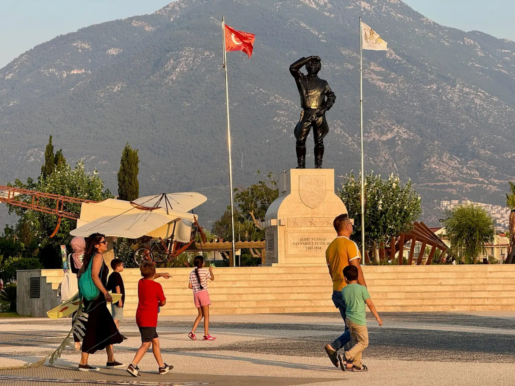 Fethiye'de Çevre Haftası Kapsamında Uçurtma Şenliği Düzenlendi