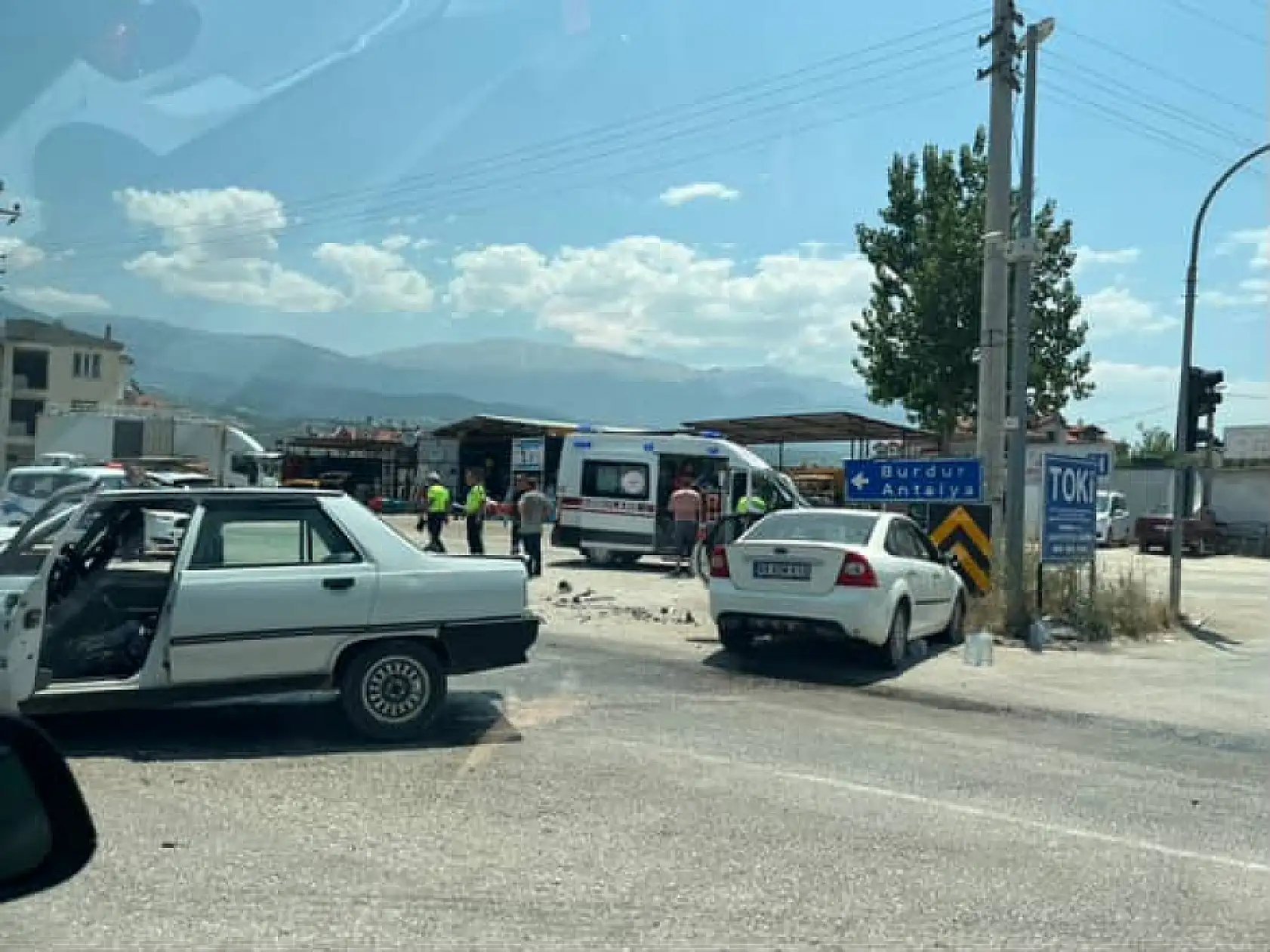 Seydikemer'de Feci Kaza! 2 Araç Çarpıştı, Yaralılar Var