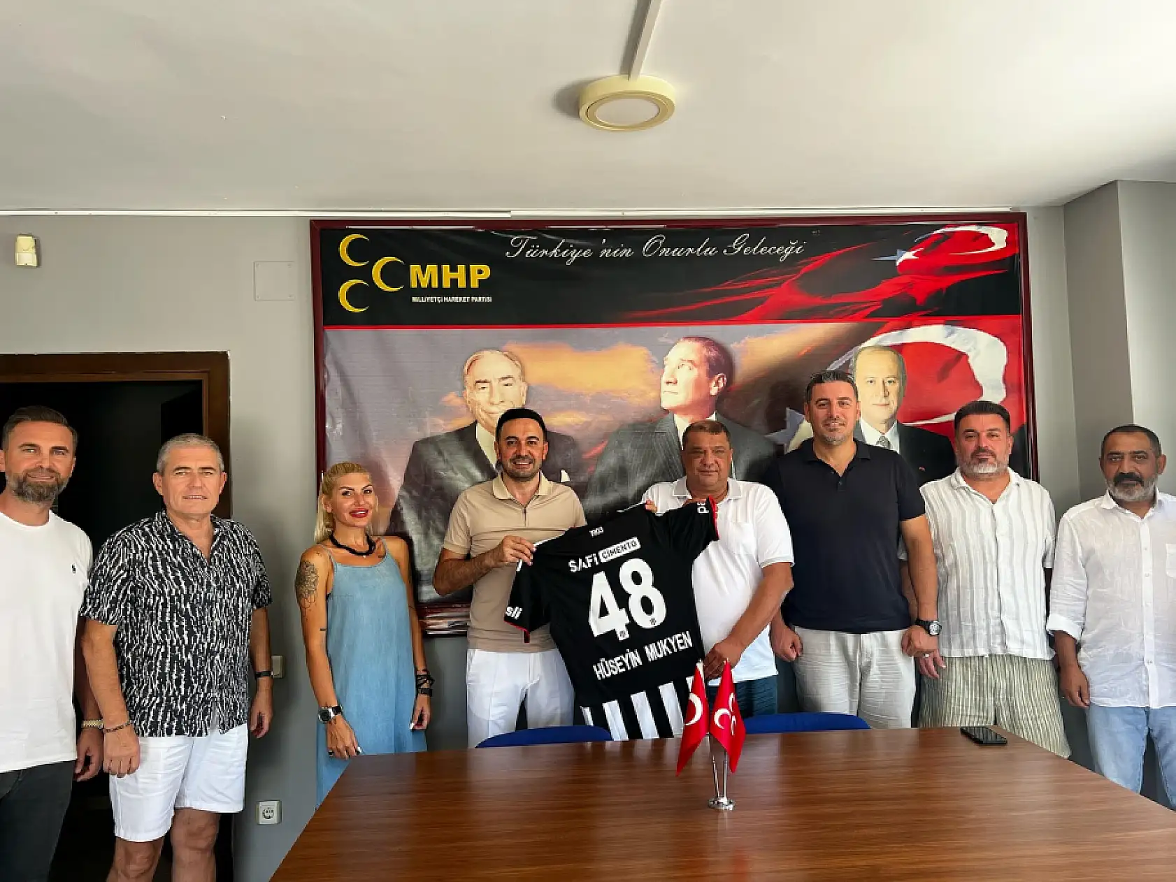 Fethiye Beşiktaş Taraftarlar Derneği'nden MHP Fethiye İlçe Teşkilatı'na Ziyaret