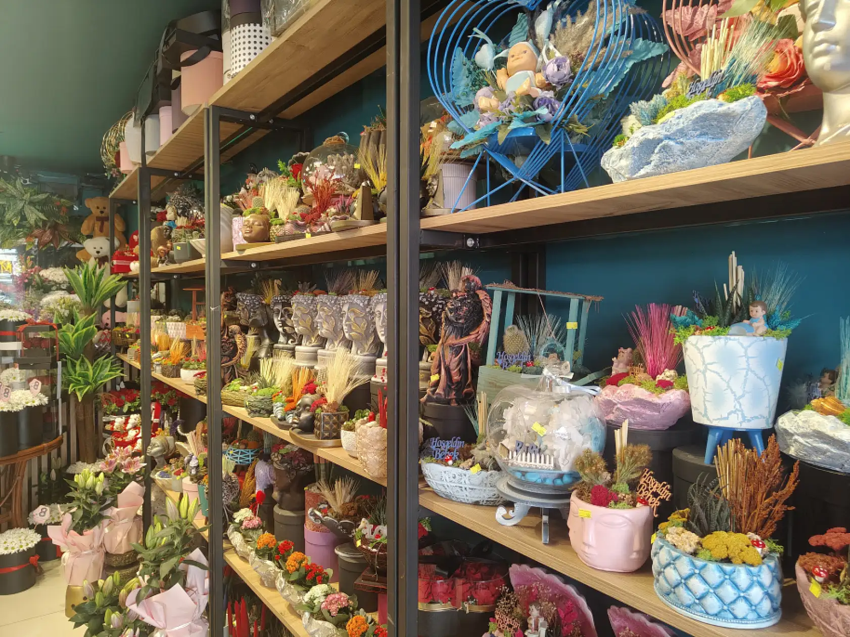 8 Mart öncesi çiçekçilerde büyük yoğunluk! Fethiye'de en çok hangi çiçek tercih ediliyor