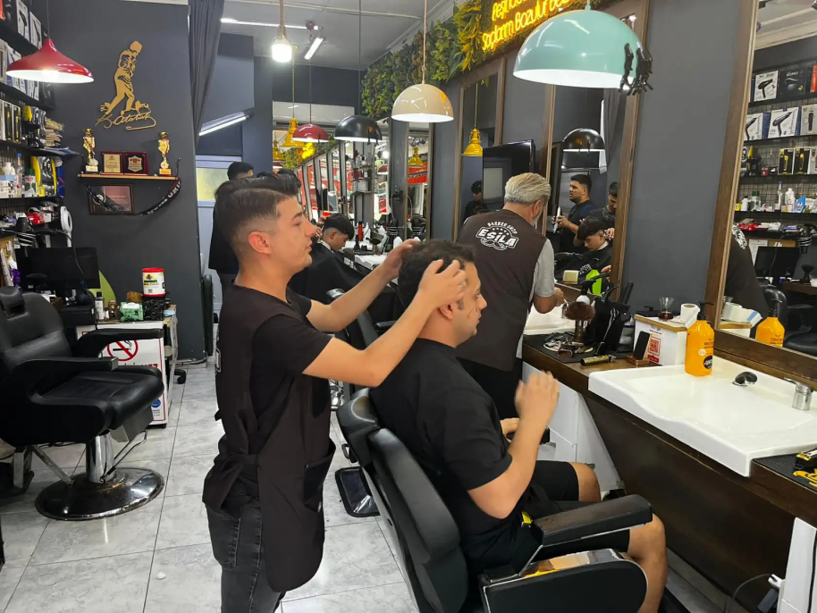 Fethiye'de Gençlerin Gözdesi Fade ve Tribal Saç Modelleri