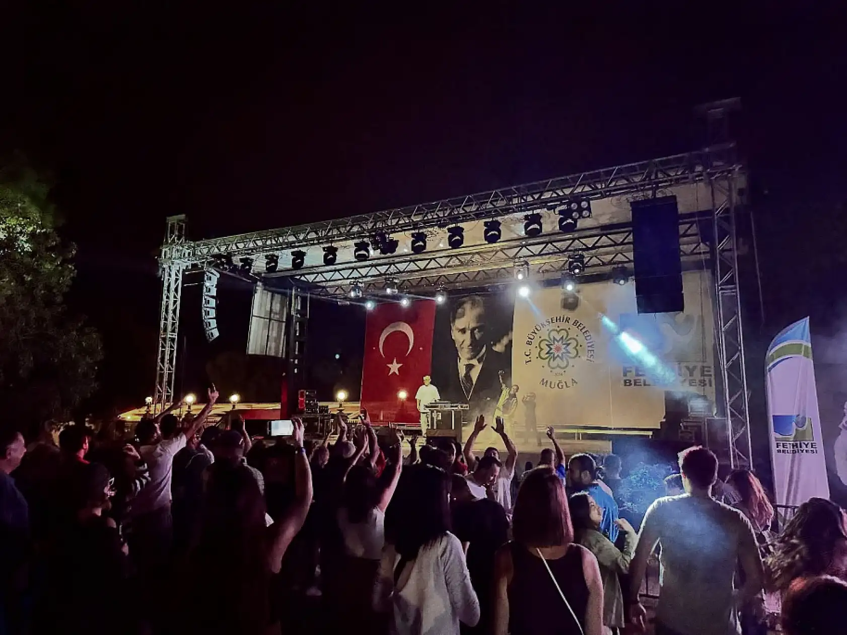 Fethiye semalarında renk sahilde müzik