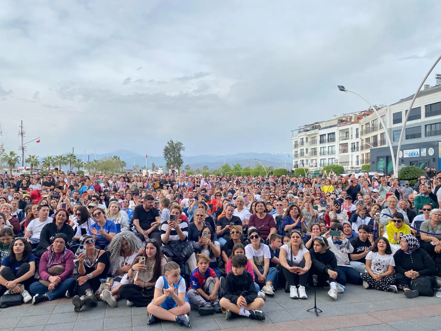 Fethiye'de Koray Avcı rüzgarı esti