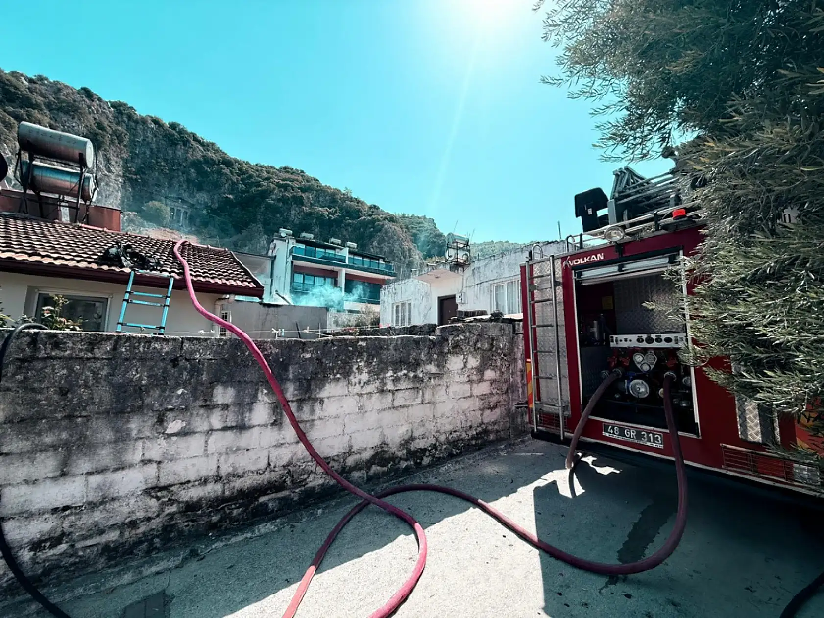 Fethiye'de Tek Katlı Evde Çıkan Yangın Mahalleliyi Korkuttu