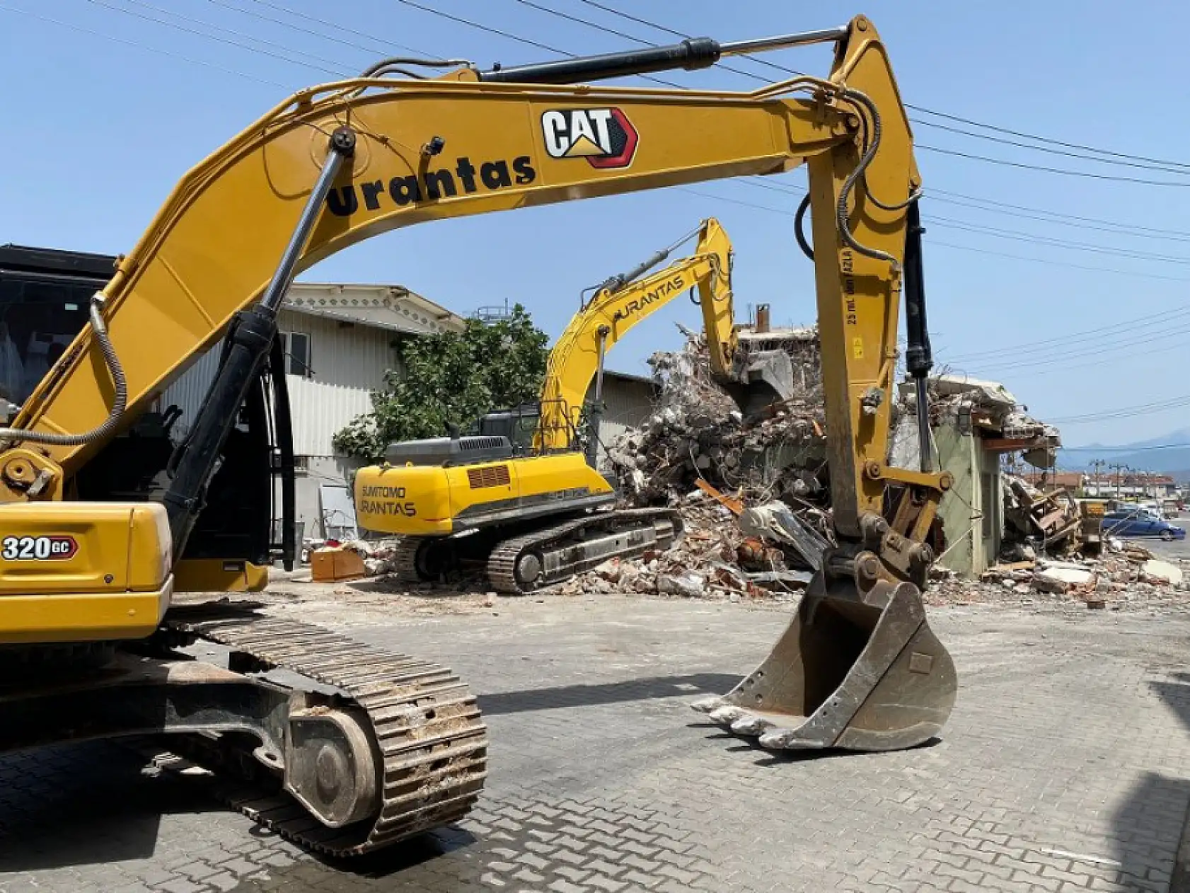 Fethiye'de O Bina Yolun Ortasında Kalıyordu, Yıkım İşlemleri Başladı