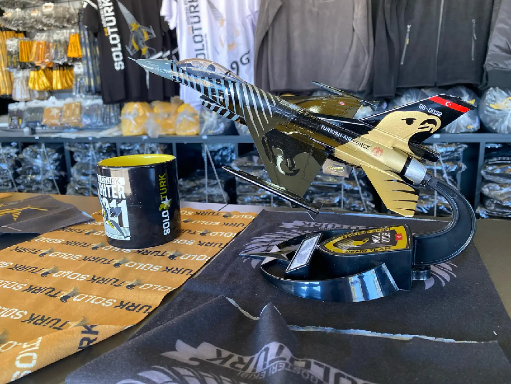 Solo Türk Tırı 27 Şubat'a kadar Fethiye Beşkaza Meydanı'nda