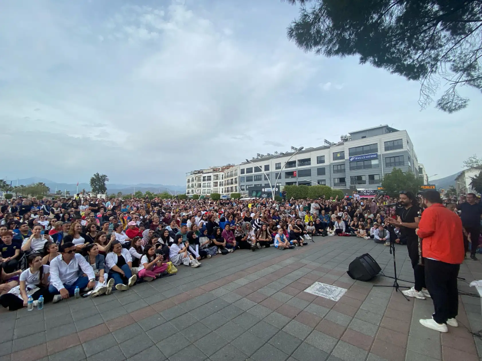 Fethiye'de Koray Avcı rüzgarı esti