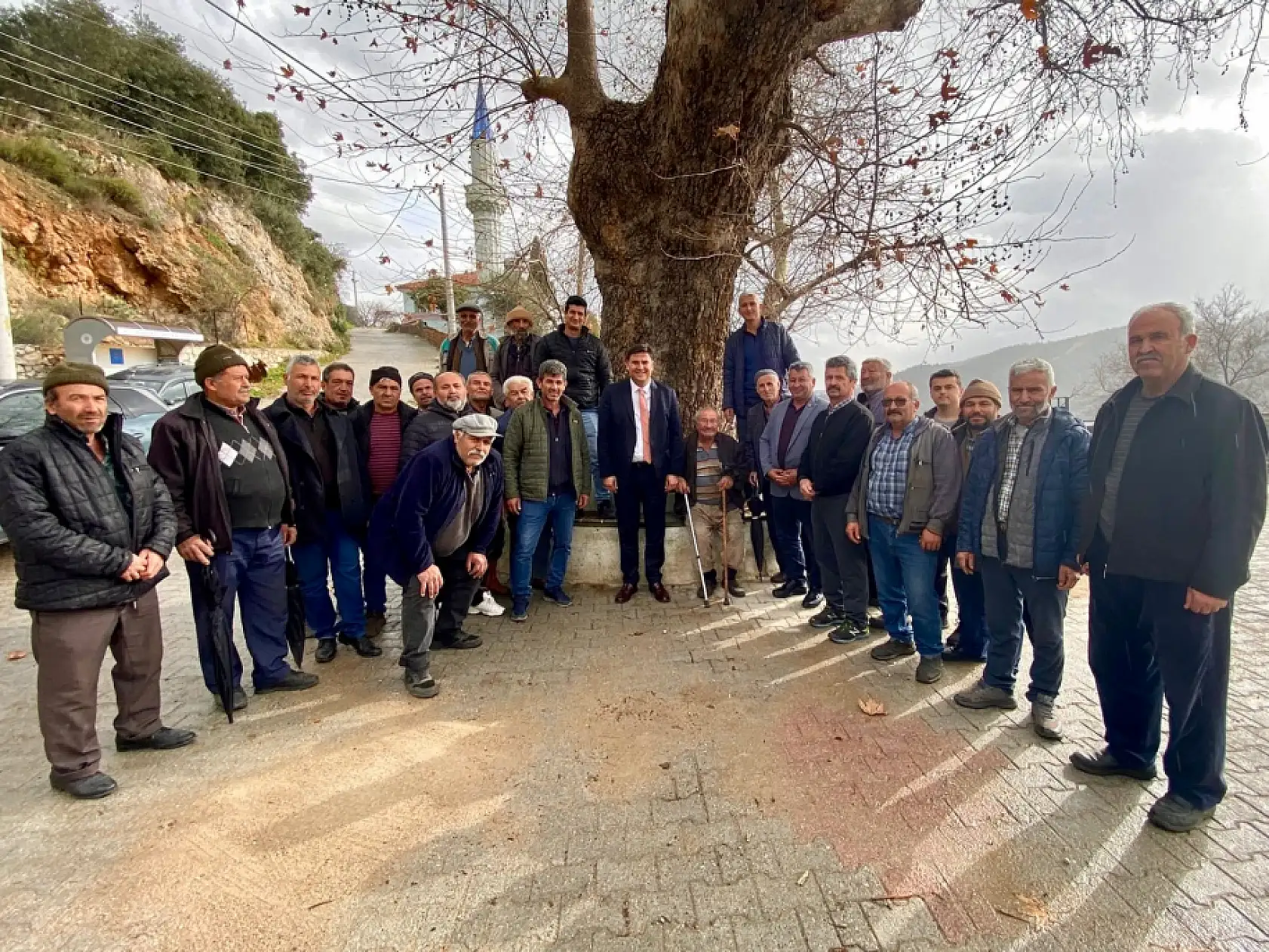 Fethiye Belediye Başkanı Alim Karaca Yakacık'ta sorunları dinledi