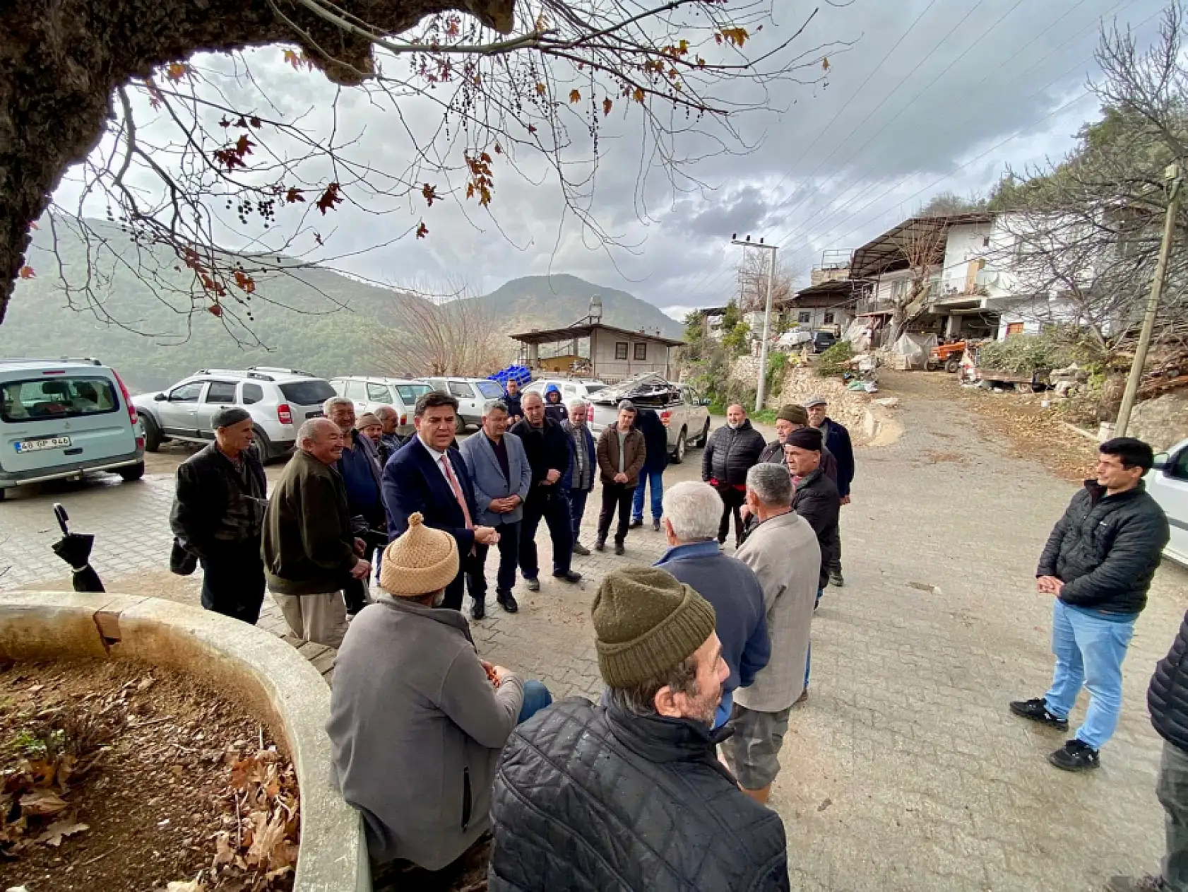 Fethiye Belediye Başkanı Alim Karaca Yakacık'ta sorunları dinledi