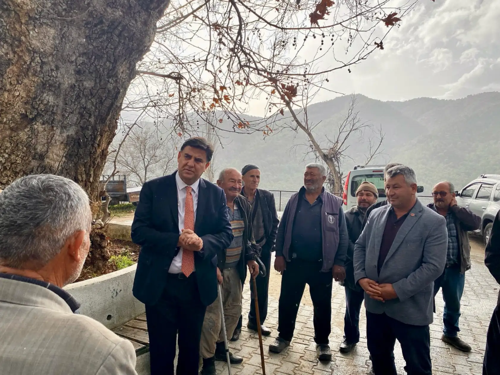 Fethiye Belediye Başkanı Alim Karaca Yakacık'ta sorunları dinledi