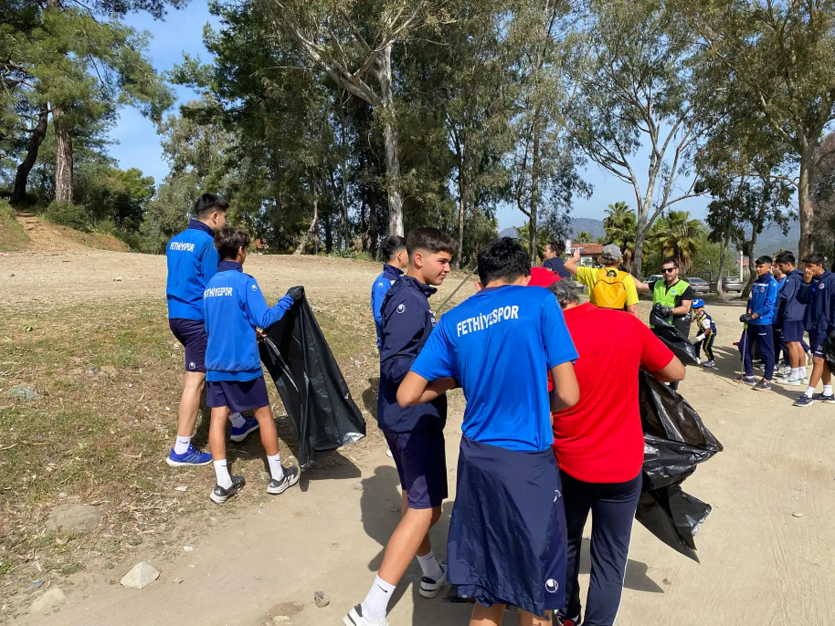 'Koca Çalış Temizlik Kampanyası' büyük katılımla gerçekleşti