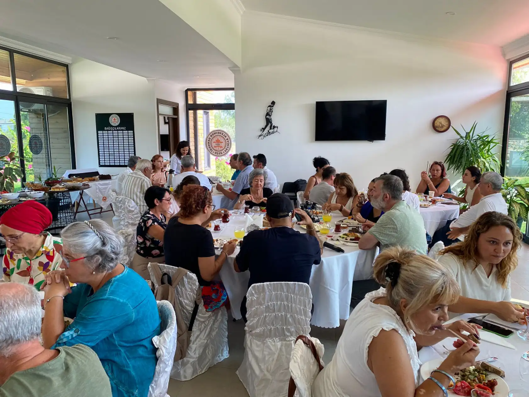 Fethiye'de Basın Özgürlüğü Kutlaması: Alzheimer Derneği'nden Gazetecilere Kahvaltı Etkinliği