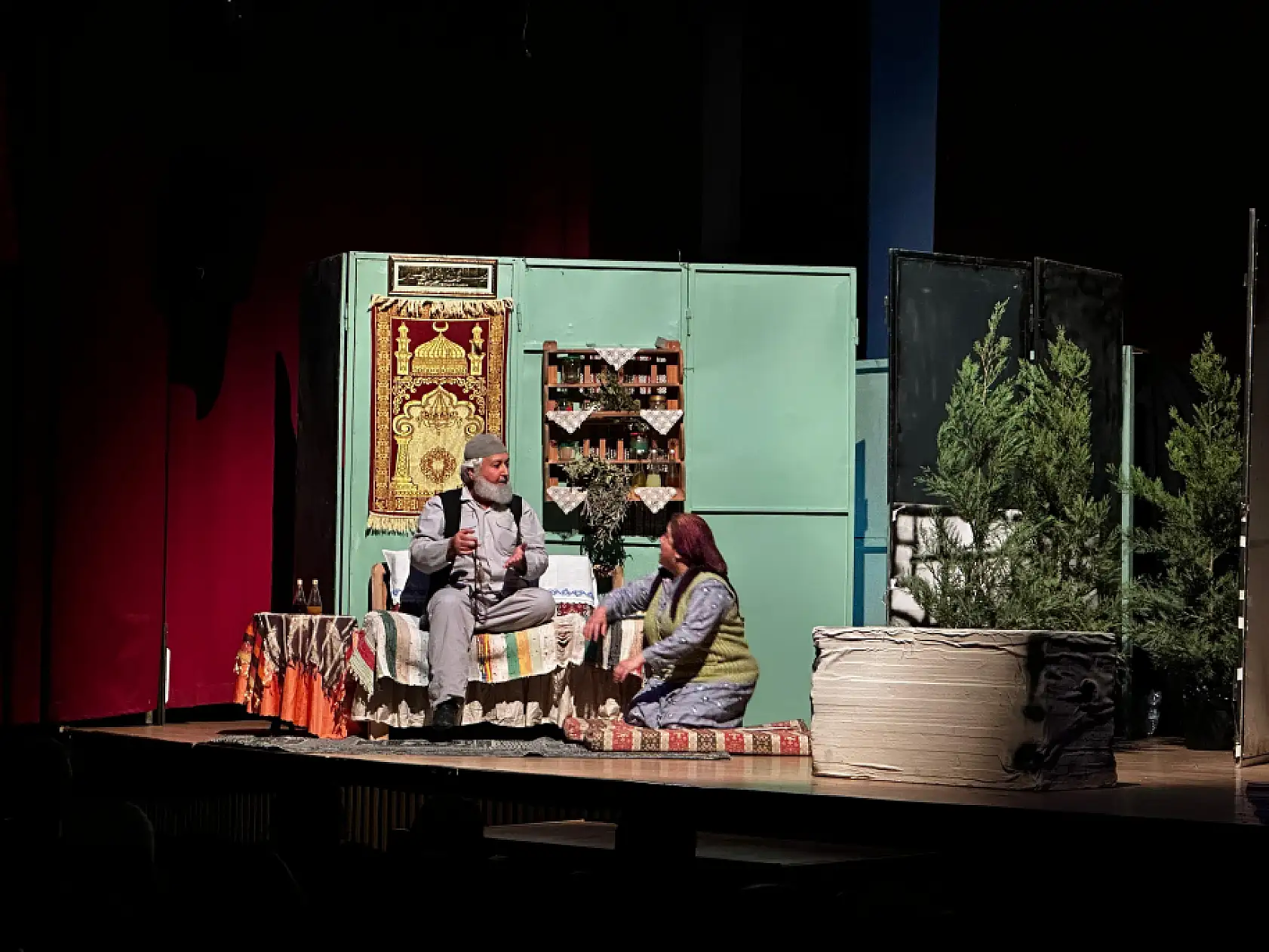 Fethiye'de 'Köşe Kapmaca' Tiyatro Oyunu Büyük İlgi Gördü