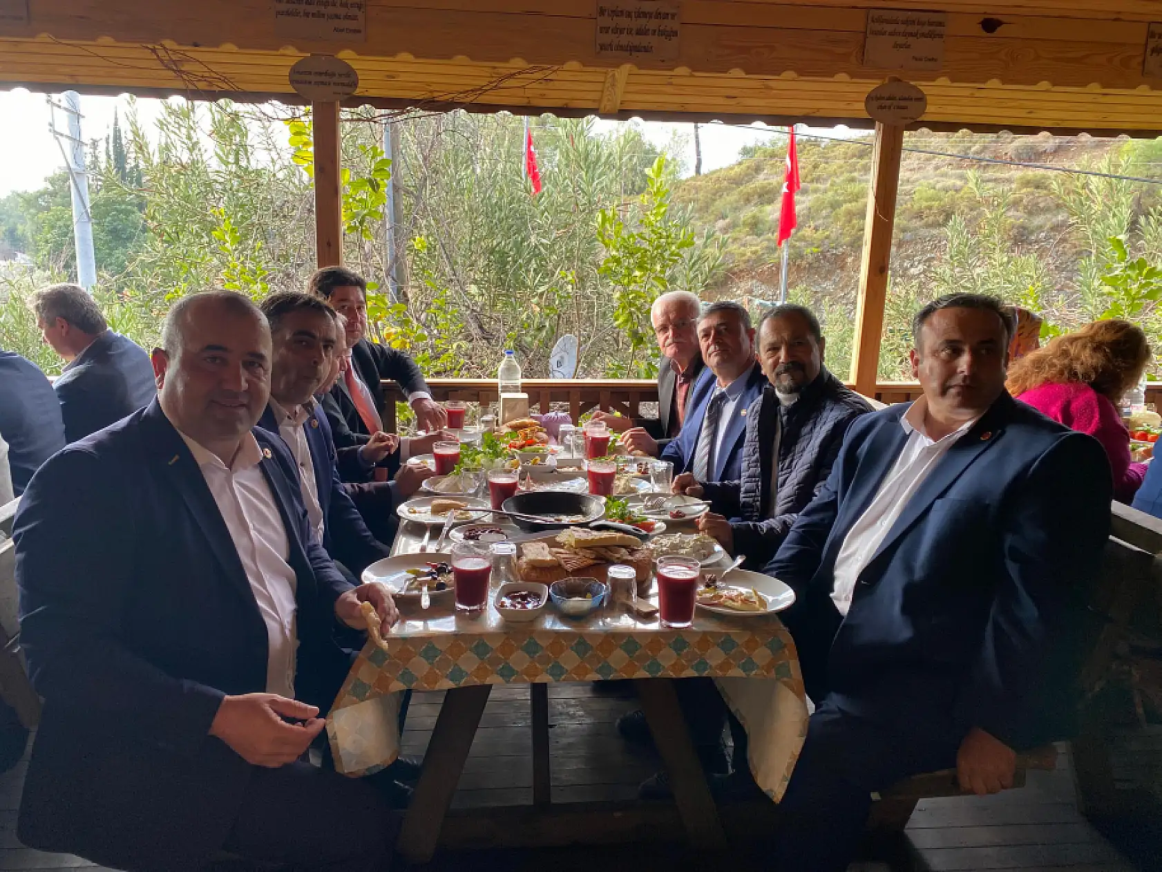 Muğla Büyükşehir Belediye Başkanı Ahmet Aras Fethiye'de Muhtarlarla Görüştü