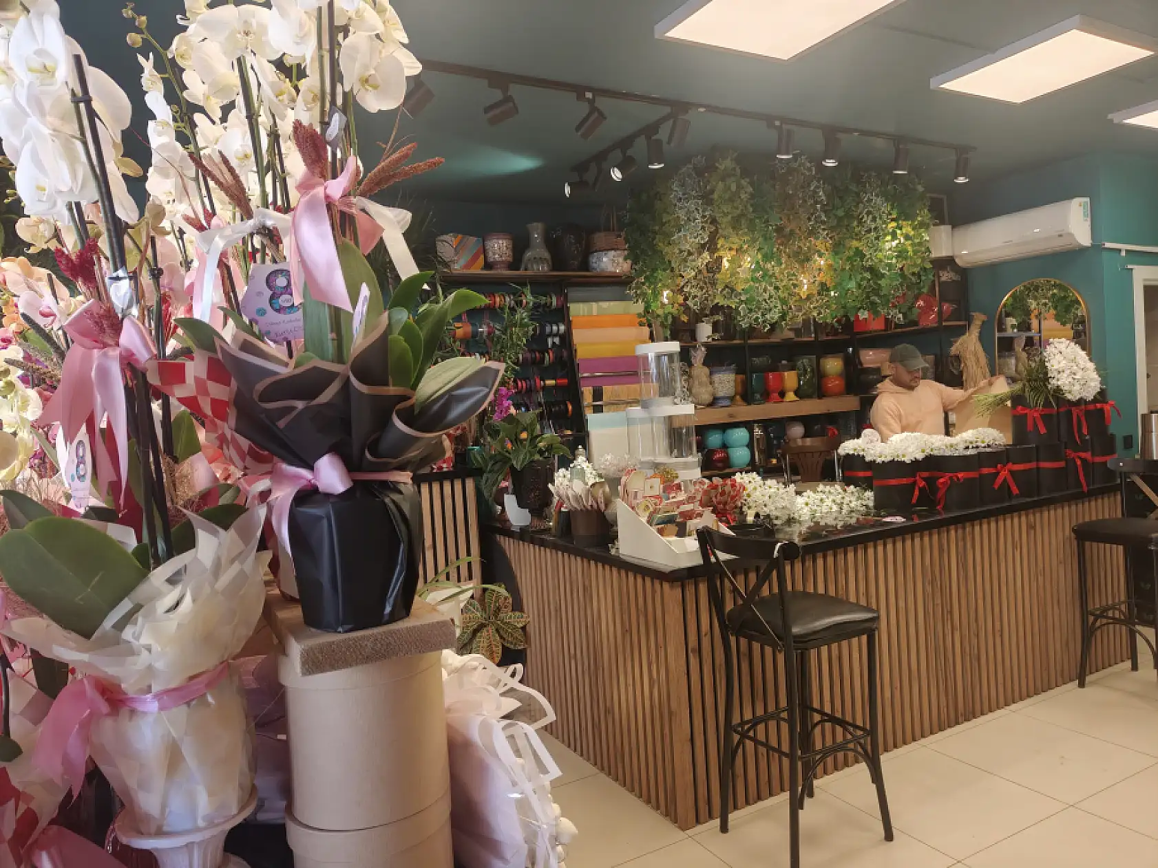 8 Mart öncesi çiçekçilerde büyük yoğunluk! Fethiye'de en çok hangi çiçek tercih ediliyor