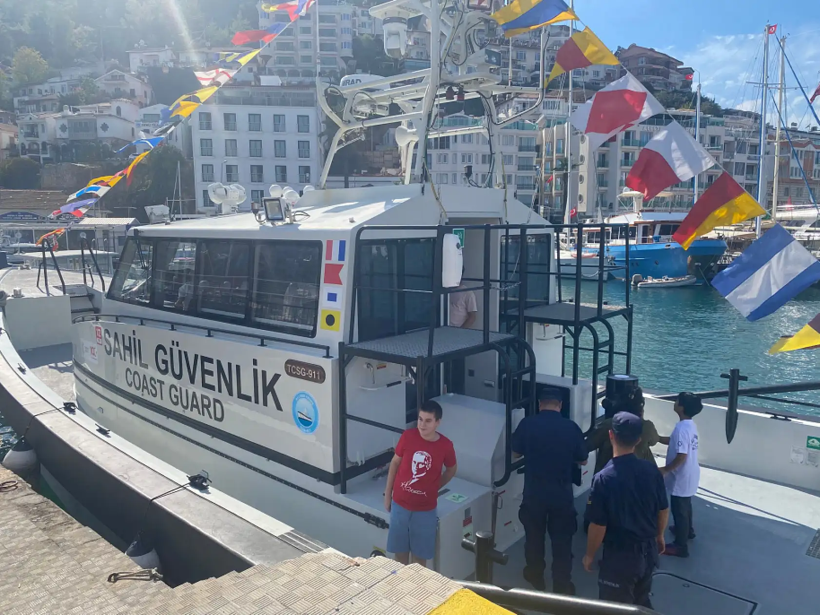 Fethiye'de TCG Burakreis Denizaltısı ve Sahil Güvenlik Botu Ziyarete Açıldı