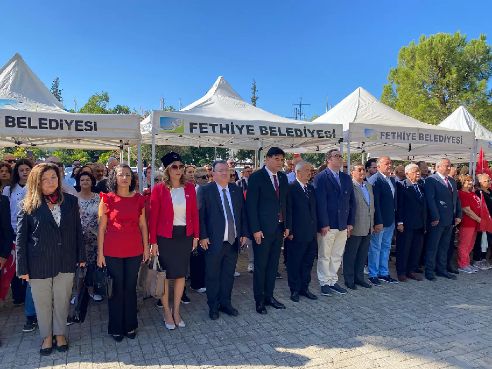 Fethiye'de CHP'den çelenk sunma töreni