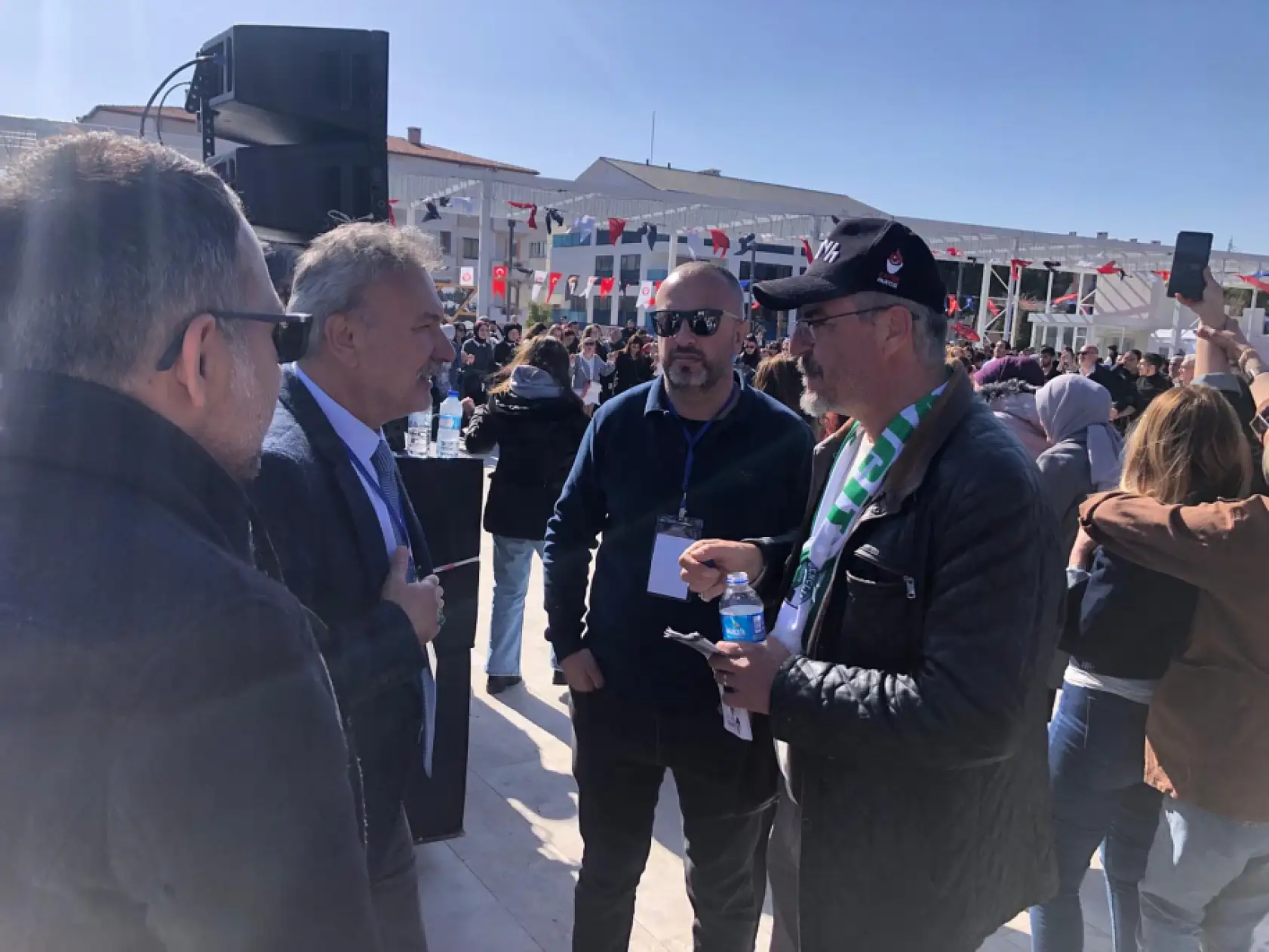 Yiğit, Sürekli Halkın Arasında