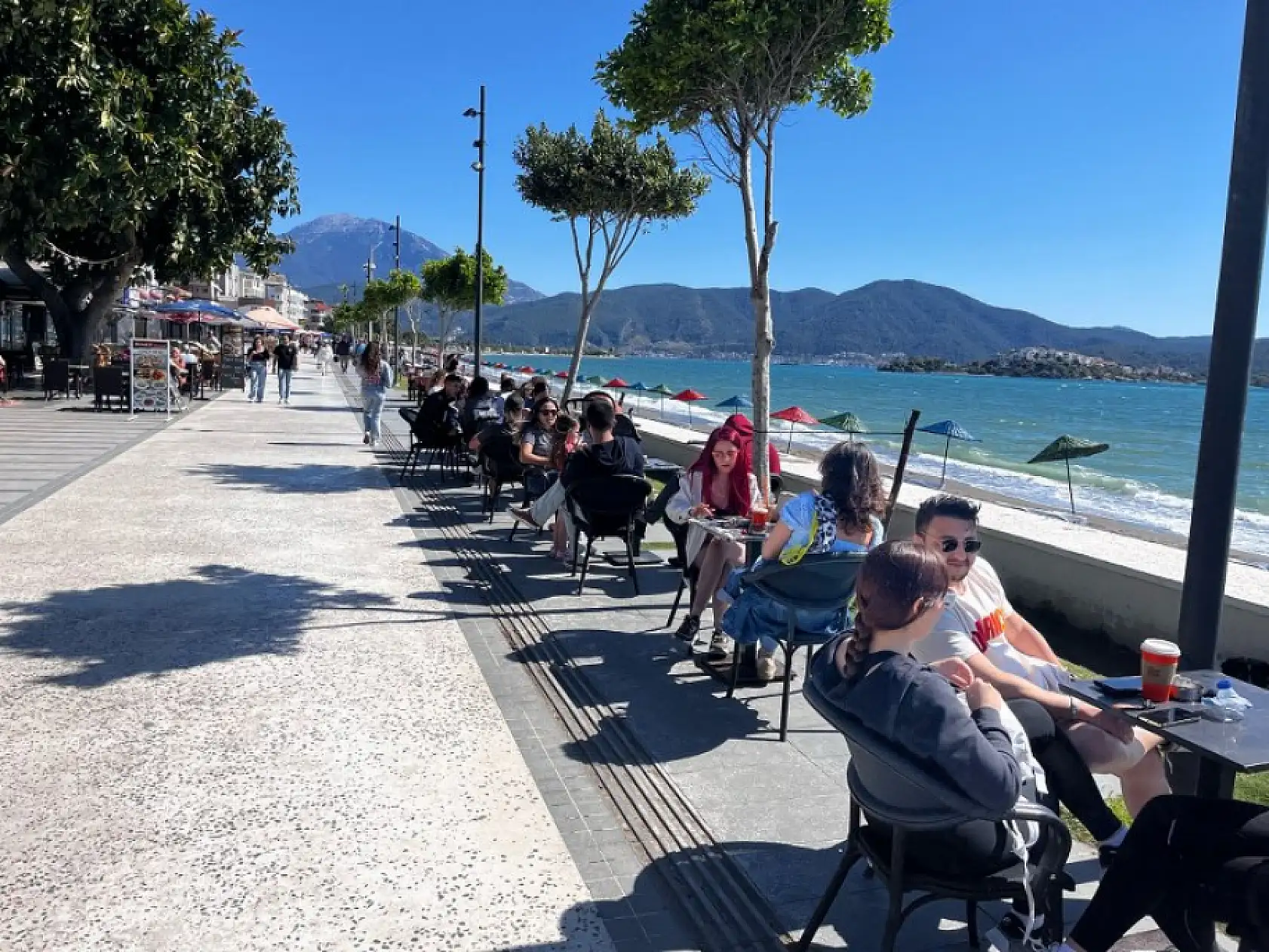 Fethiye Çalış Sahili'nde yoğunluk, Denizin tadın çıkardılar