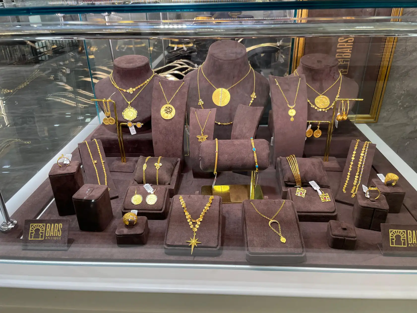 Fethiye'de kuyumcular yoğunluktan memnun, Gram altın 5 bin 100 TL'yi gördü