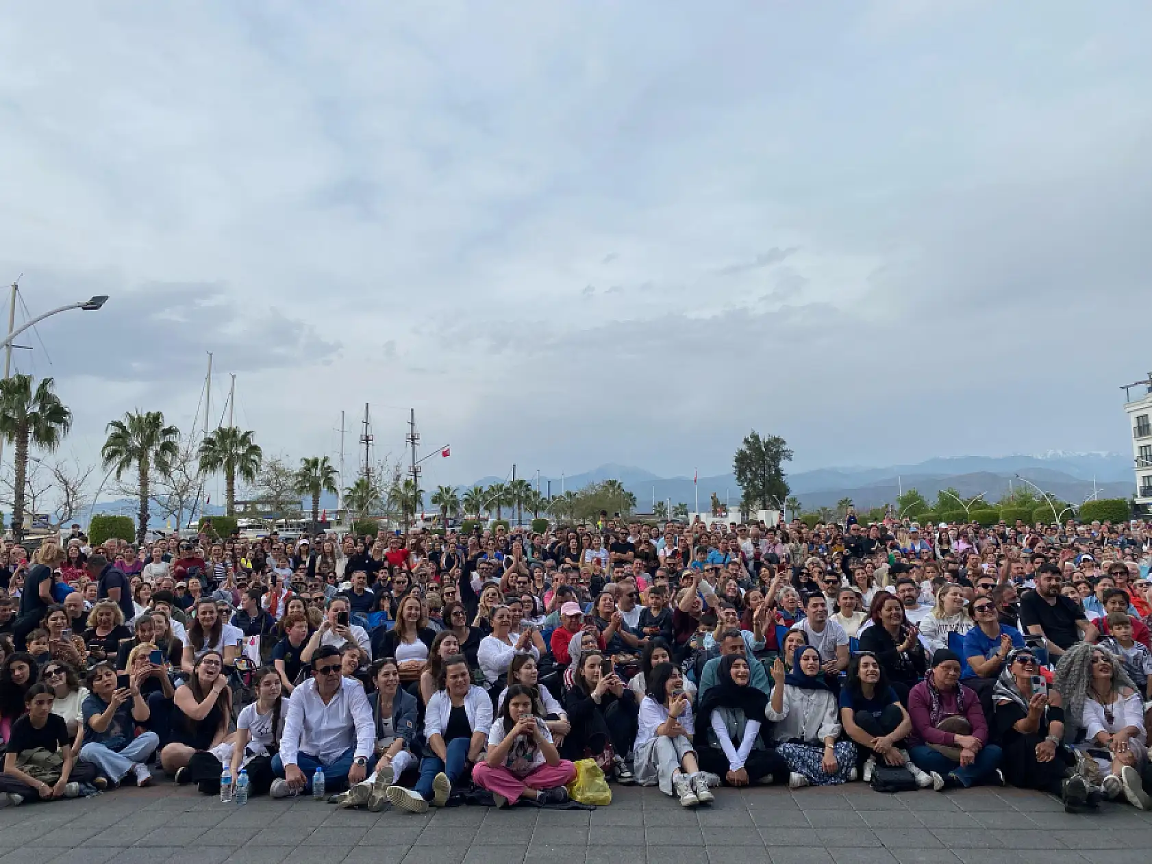 Fethiye'de Koray Avcı rüzgarı esti