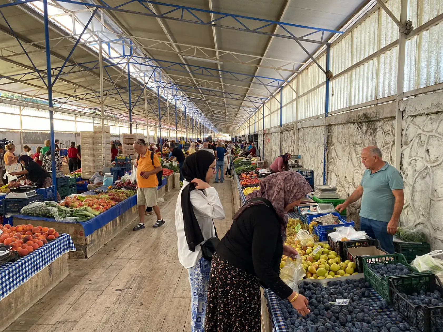 Fethiye Salı Pazarı Esnafı Sercan Karabulut: 'Biz şuan sürümden kazanıyoruz'