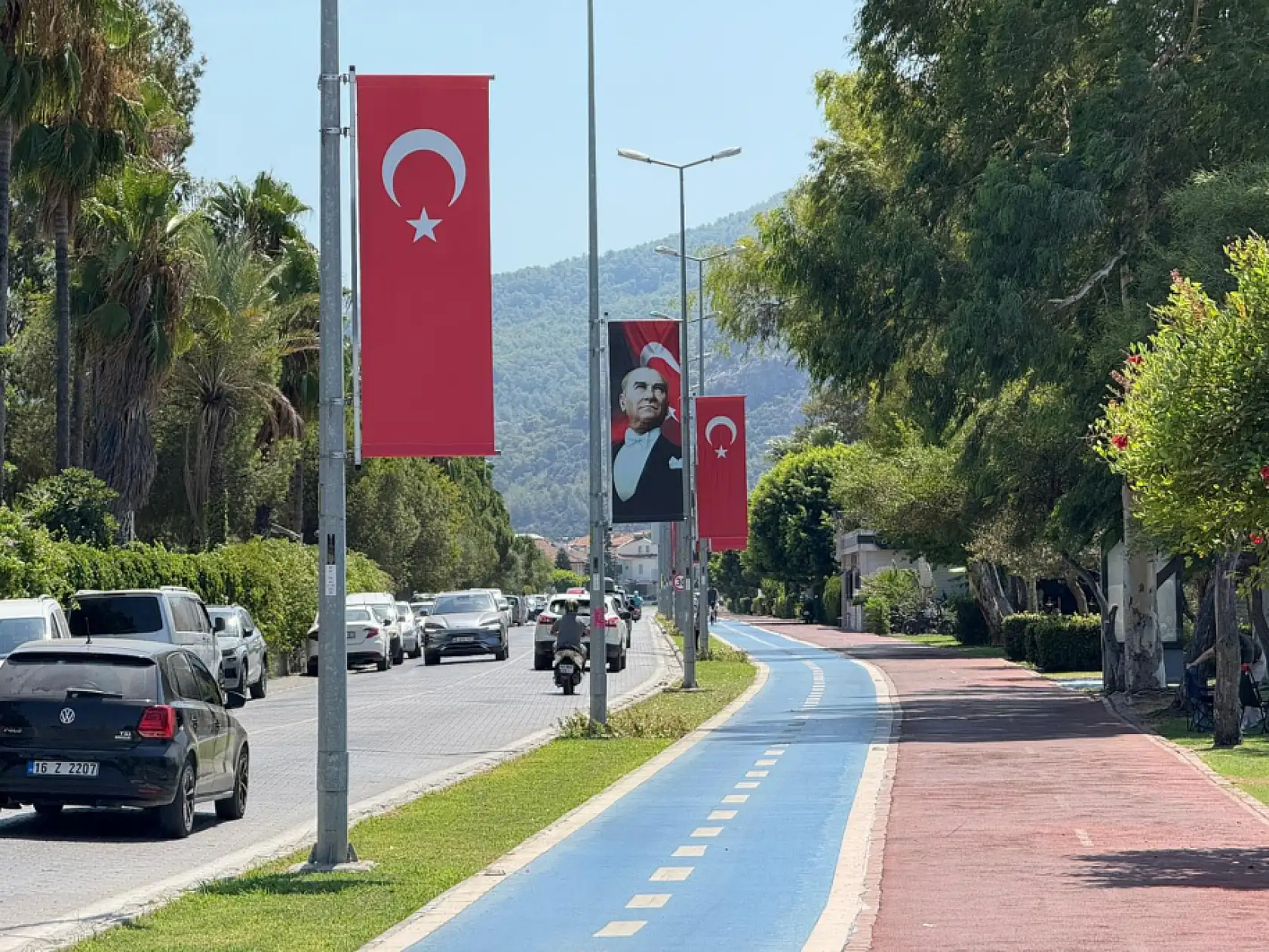 Fethiye'de Sahil Bandı Türk Bayraklarıyla Donatıldı