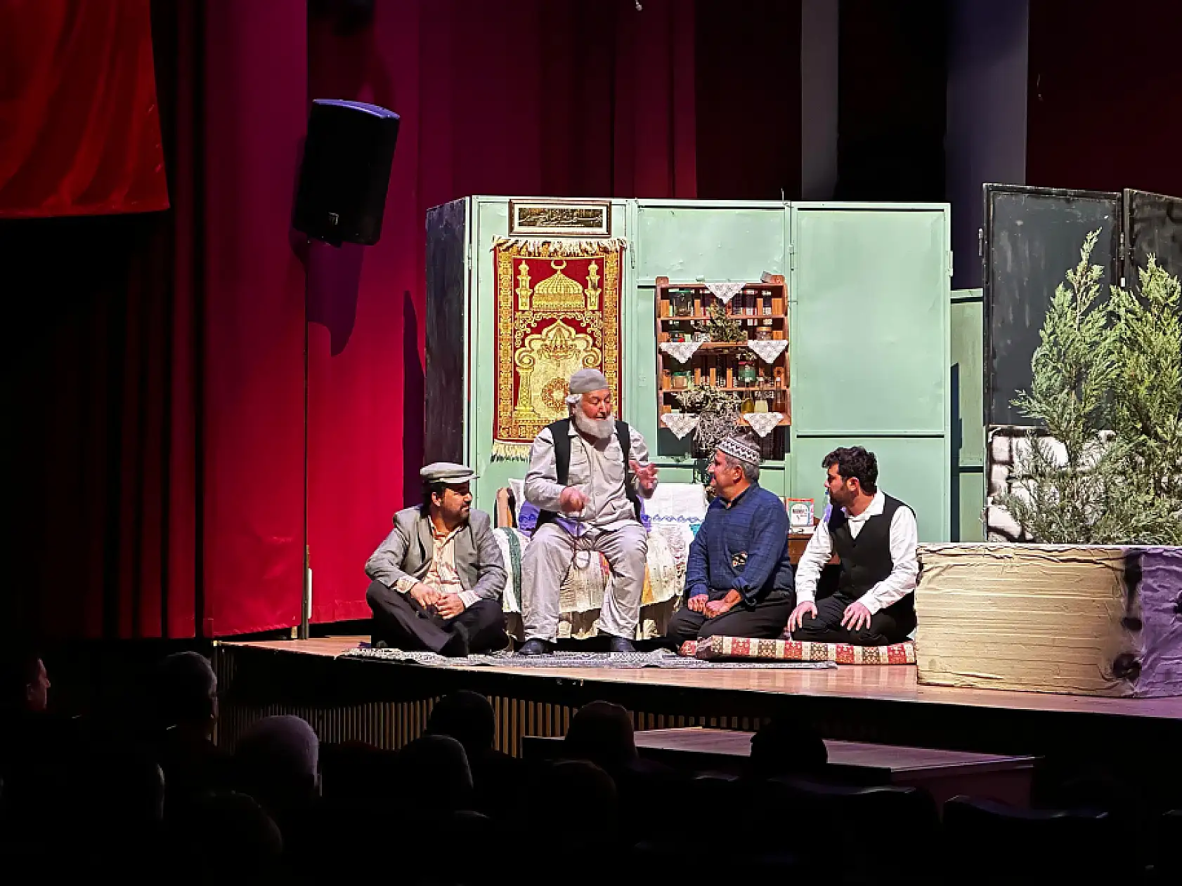 Fethiye'de 'Köşe Kapmaca' Tiyatro Oyunu Büyük İlgi Gördü