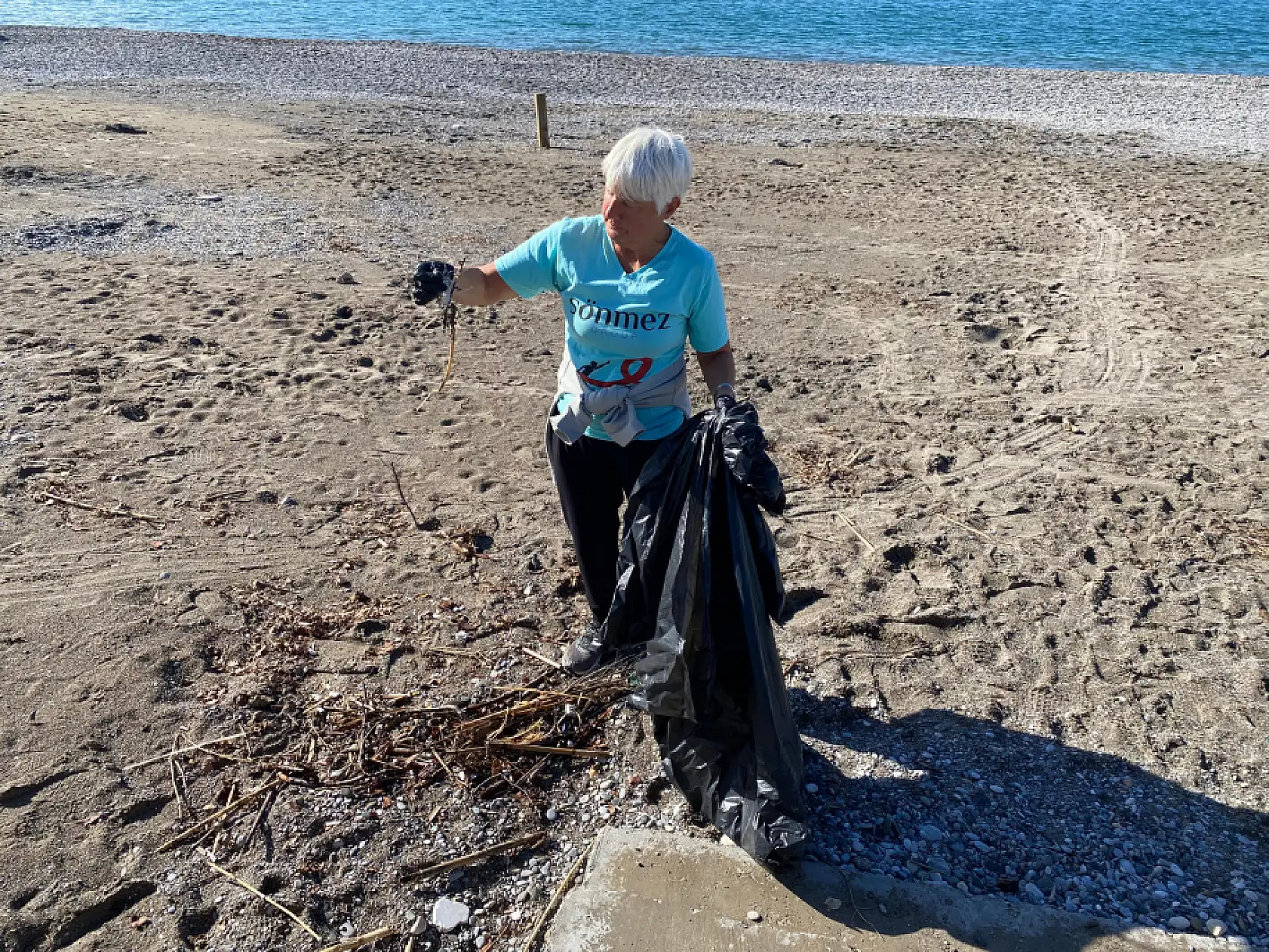 Fethiye Belediyesi ve Yerleşik Yabancılar Çalış'ı Temizledi