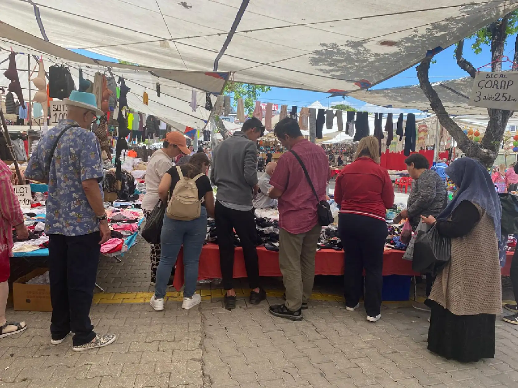 Pazarcı Ebru Korkmaz, 'Polonyalılar da Fethiye Salı Pazarı'nı tercih ediyor'