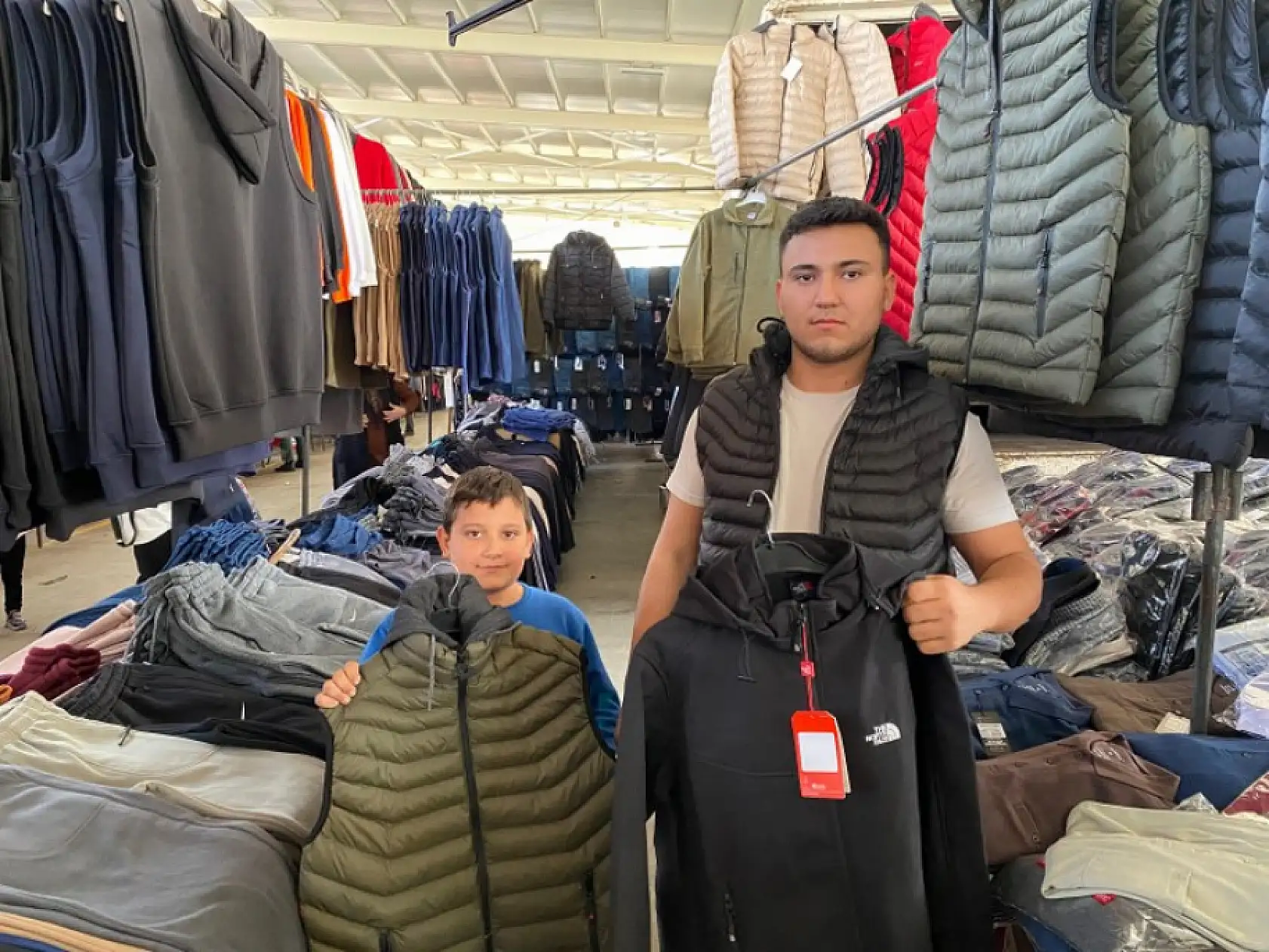 Fethiye'de Kışlık Kıyafet Alışverişi Hızlandı