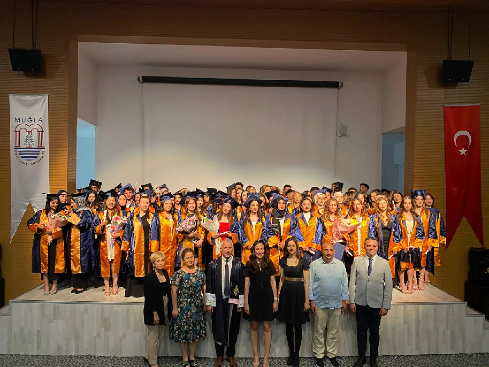 Fethiye MSKÜ Sağlık MYO'da mezuniyet coşkusu