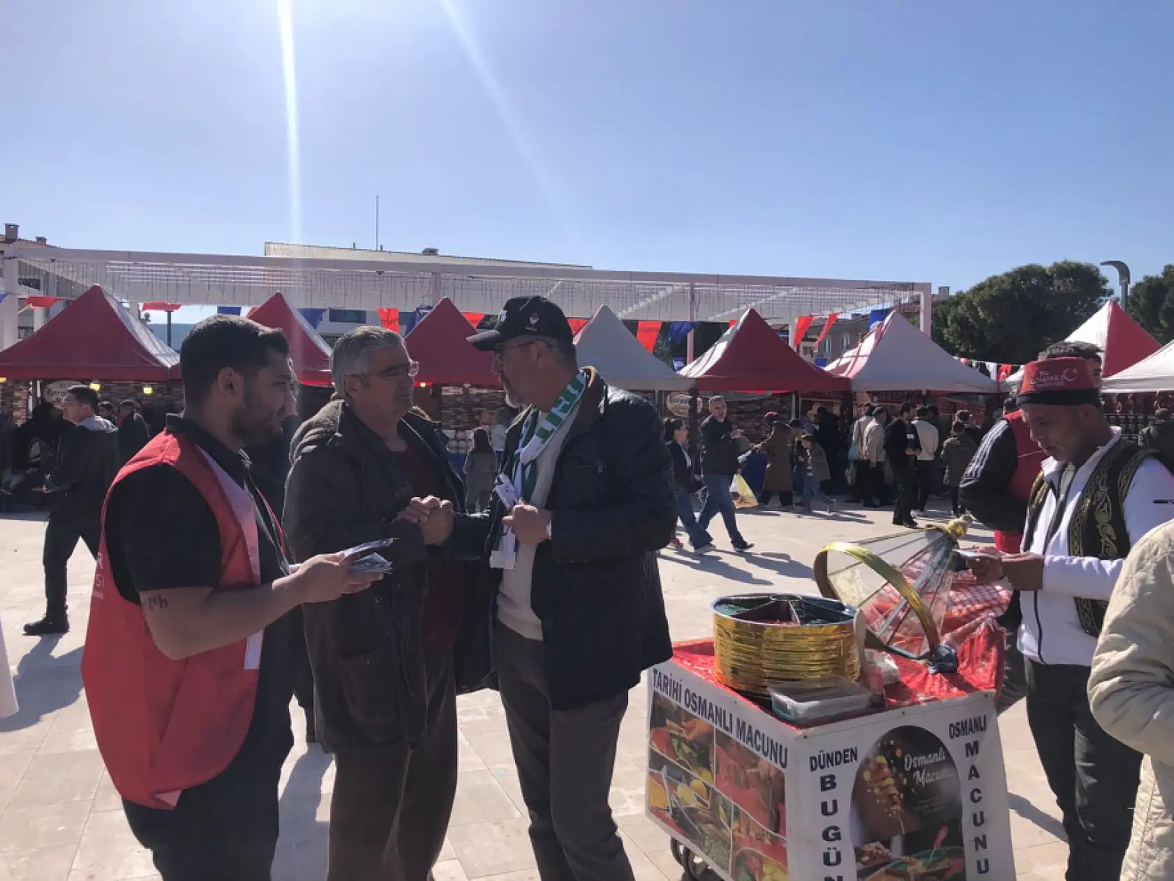 Yiğit, Sürekli Halkın Arasında