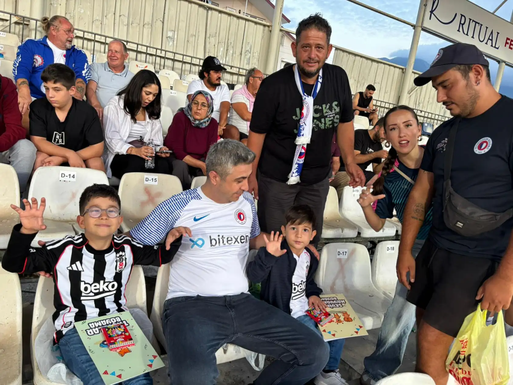 Fethiyespor'da Maraton Apaçilerden çocuklara anlamlı hediye