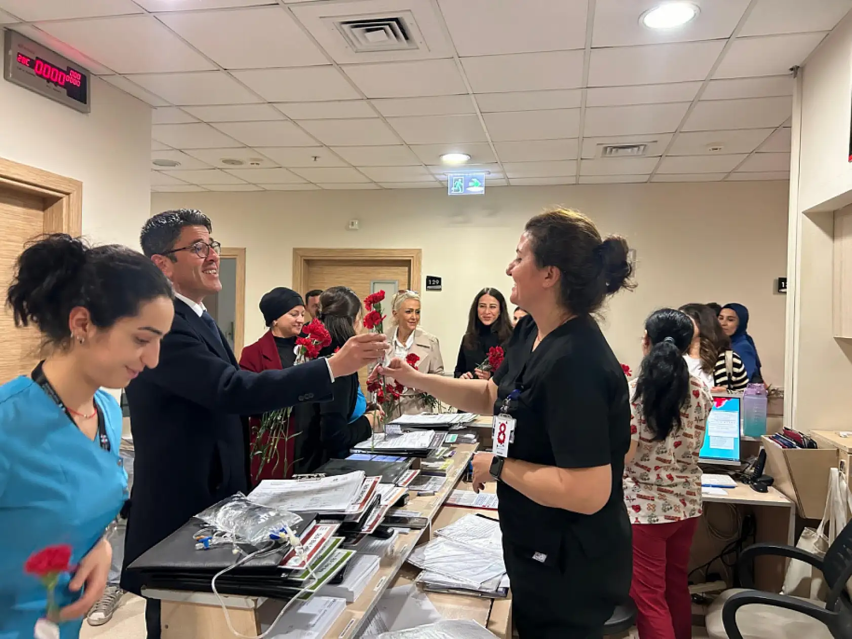 Kökten, 8 Mart Dünya Kadınlar Günü'nü Kutladı