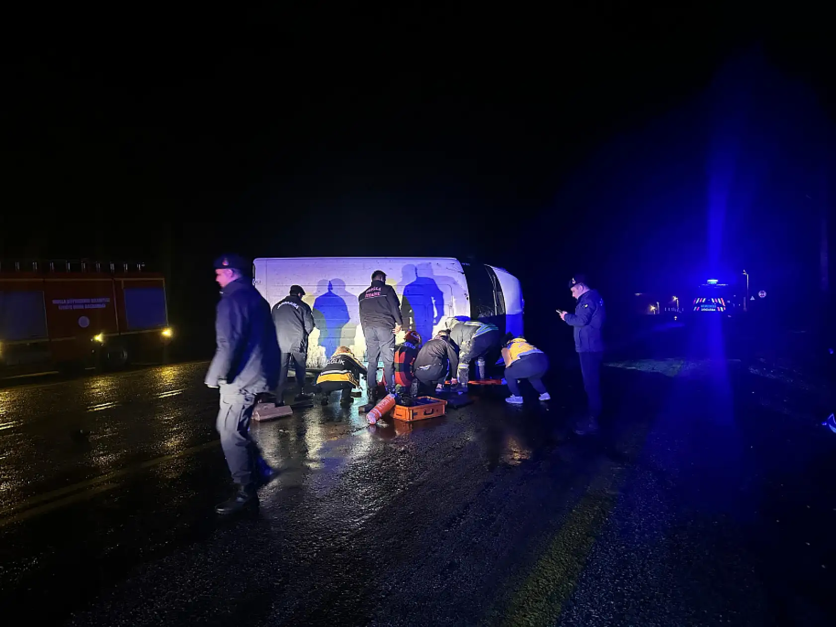 Fethiye'de devrilen minibüsün sürücüsü öldü