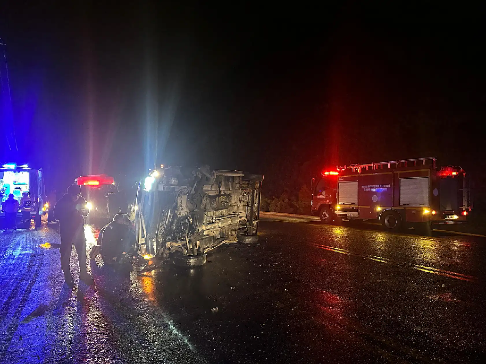 Fethiye'de devrilen minibüsün sürücüsü öldü