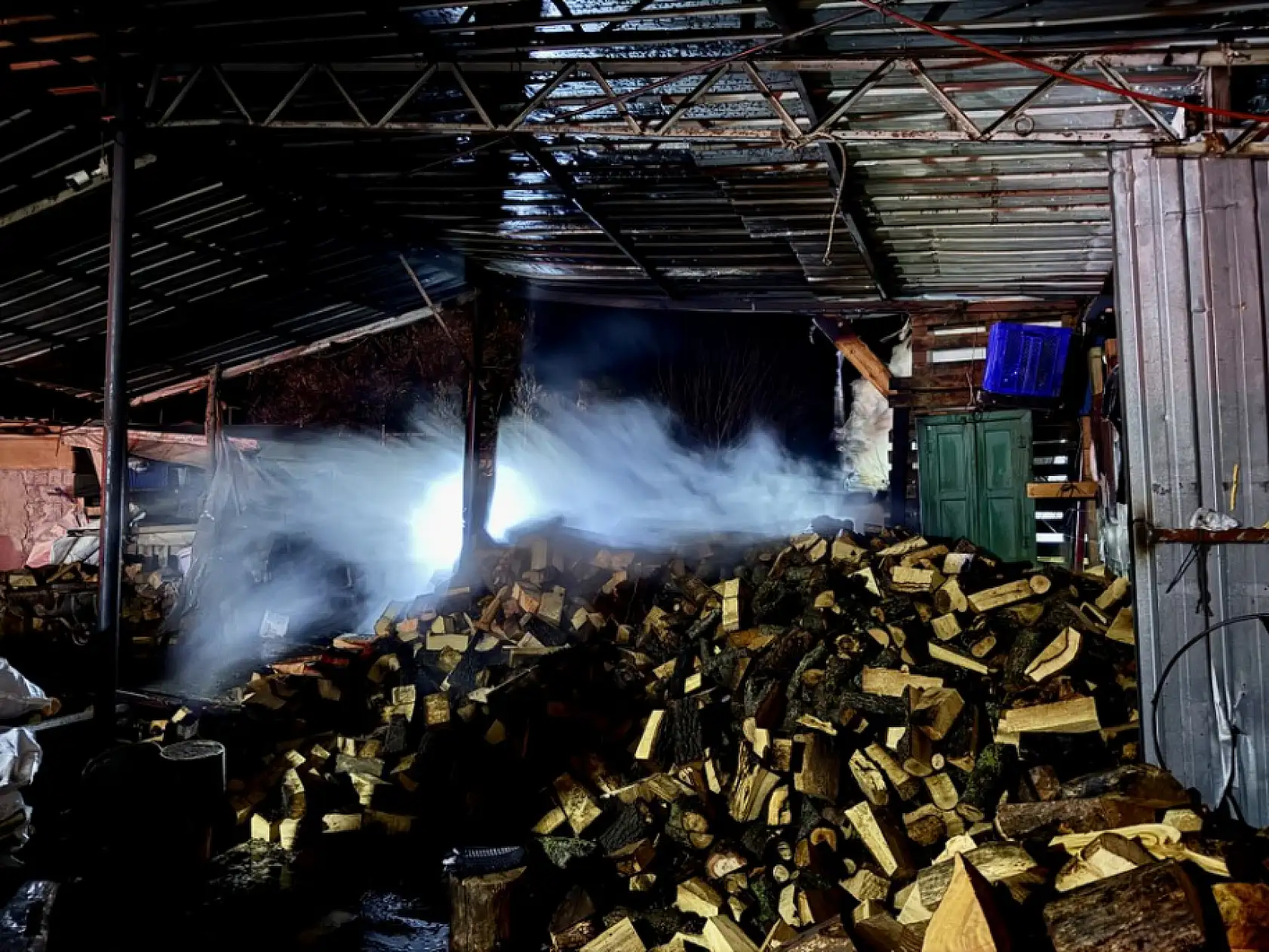 Fethiye'de iş yerinde çıkan yangın söndürüldü