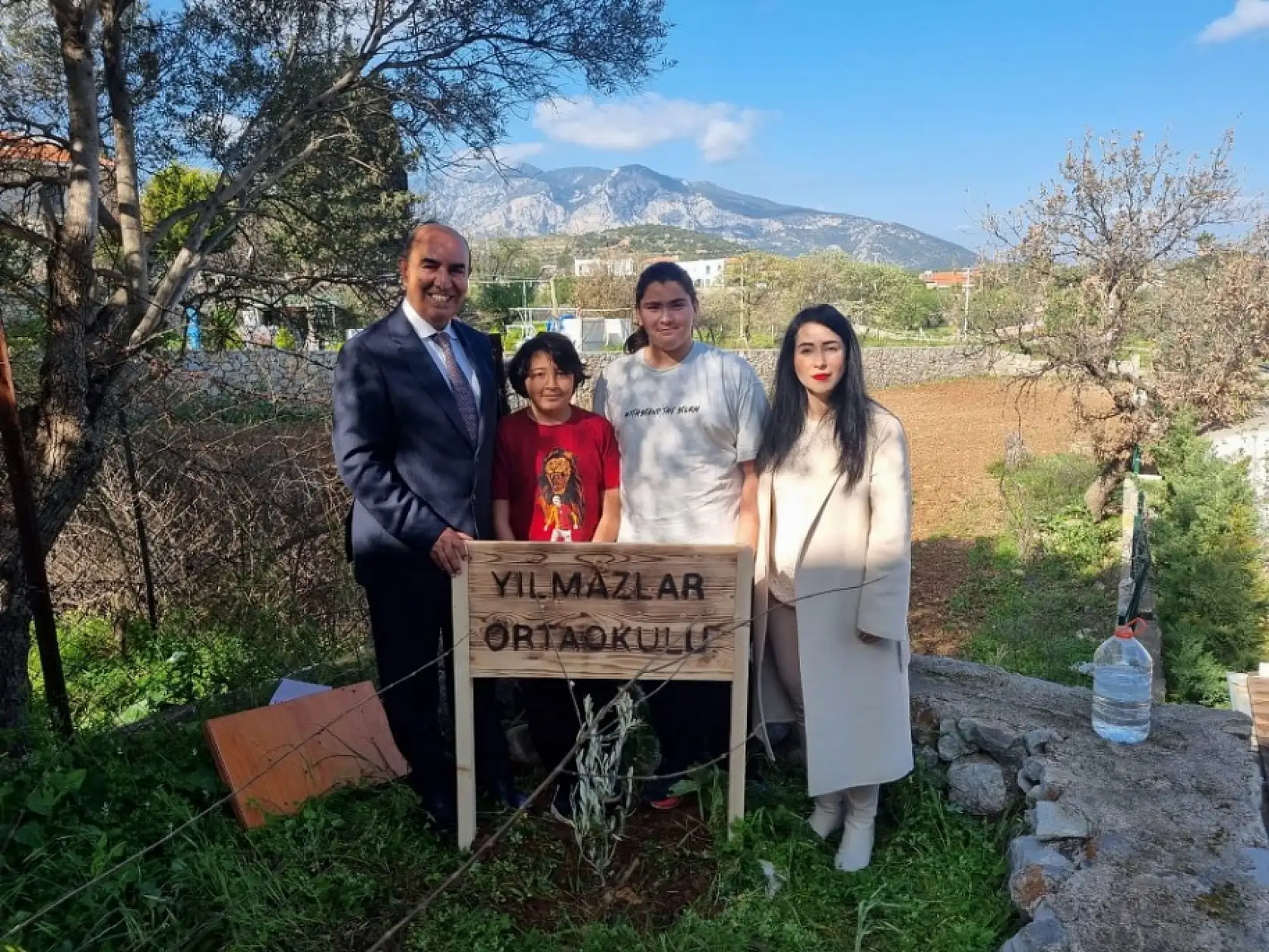 Datça'da İlçe Milli Eğitim Müdürlüğü bahçesine fidan dikildi