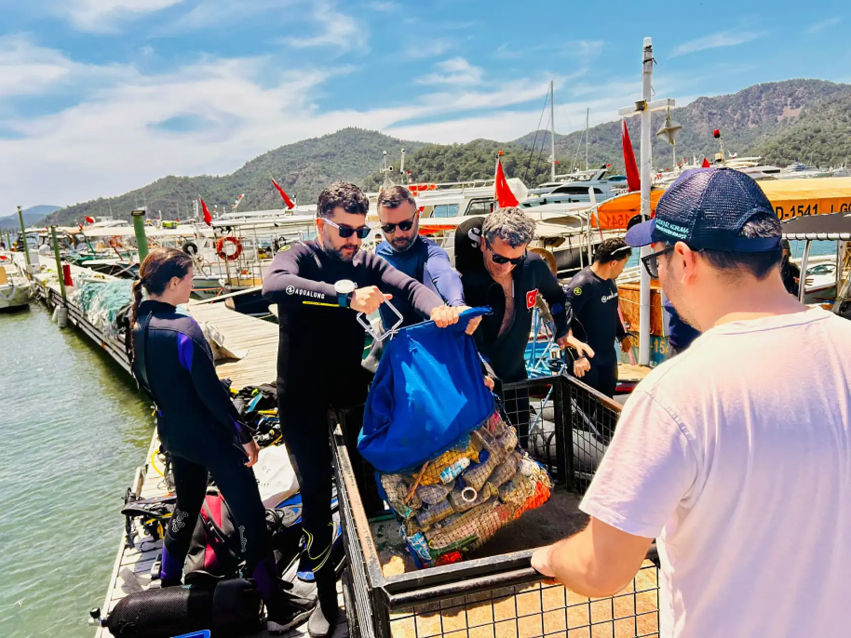 Fethiye'de deniz dibi temizliği yapıldı