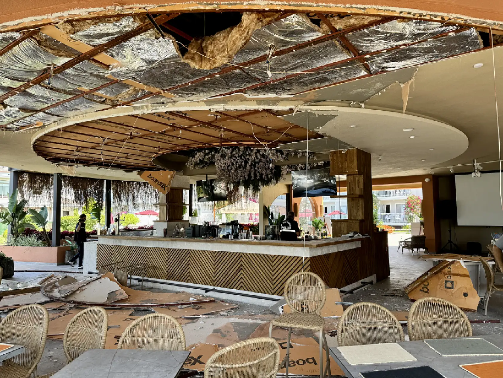 Muğla'da restoran tavanındaki malzemenin düşmesi sonucu 5 turist yaralandı