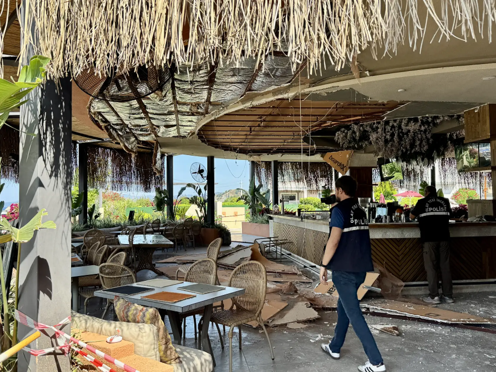 Muğla'da restoran tavanındaki malzemenin düşmesi sonucu 5 turist yaralandı