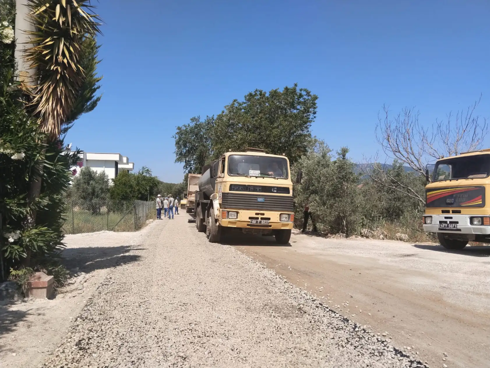 Fethiye'deki iki mahallede asfalt çalışması sürüyor